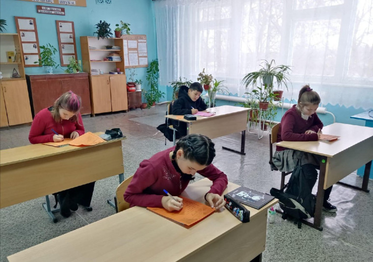 В нашей школе прошла патриотическая акция "Письмо солдату"..
